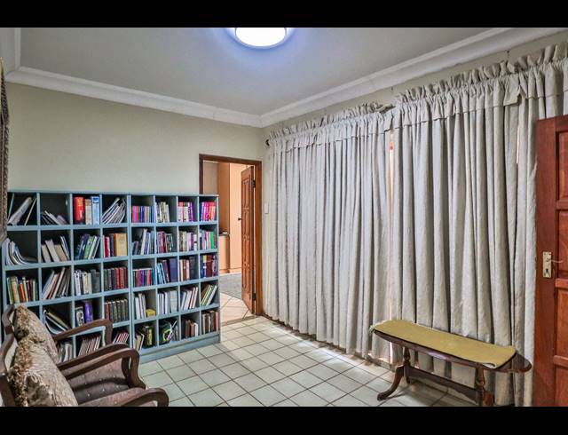 11 BEDROOM GUEST HOUSE FOR SALE IN PROTEA PARK